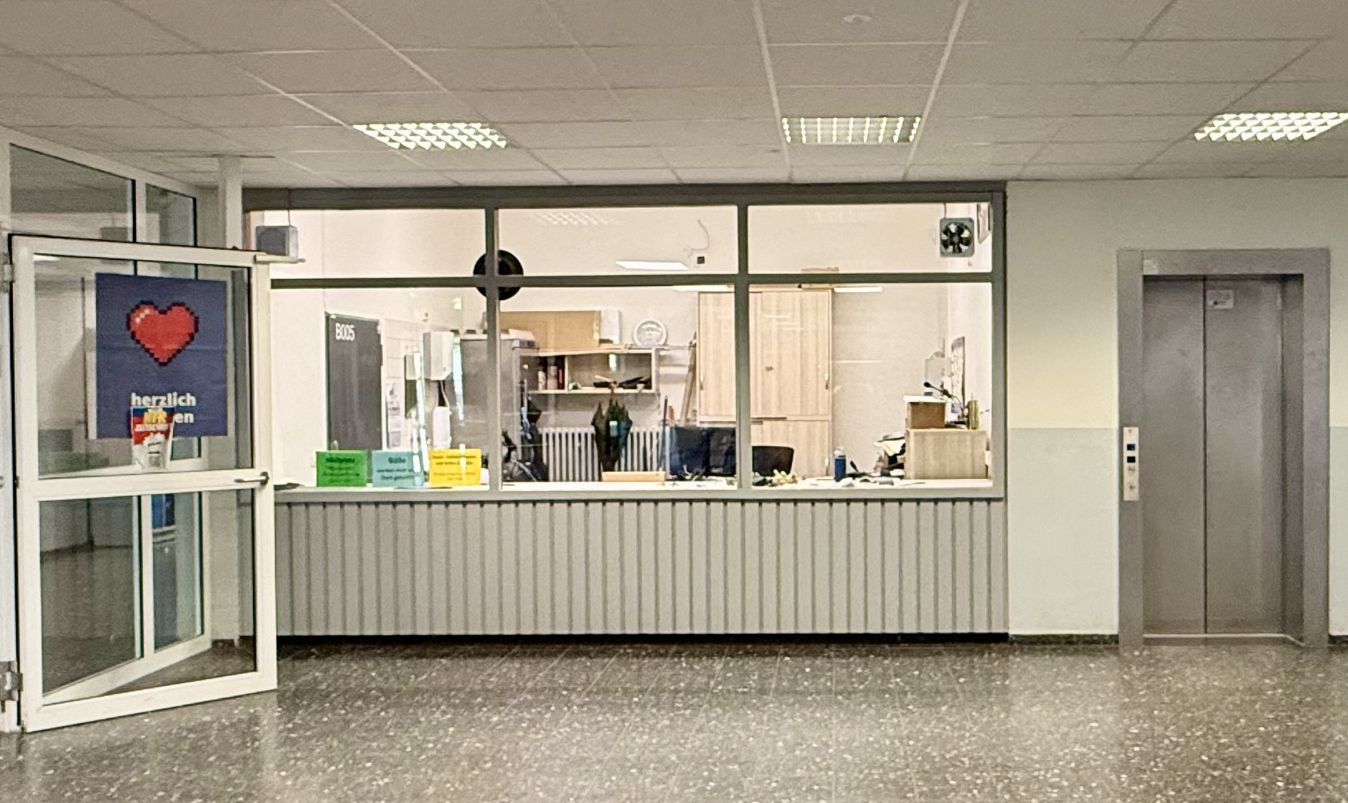 Herr Lang, Hausmeister der Henry-Ford-Realschule
